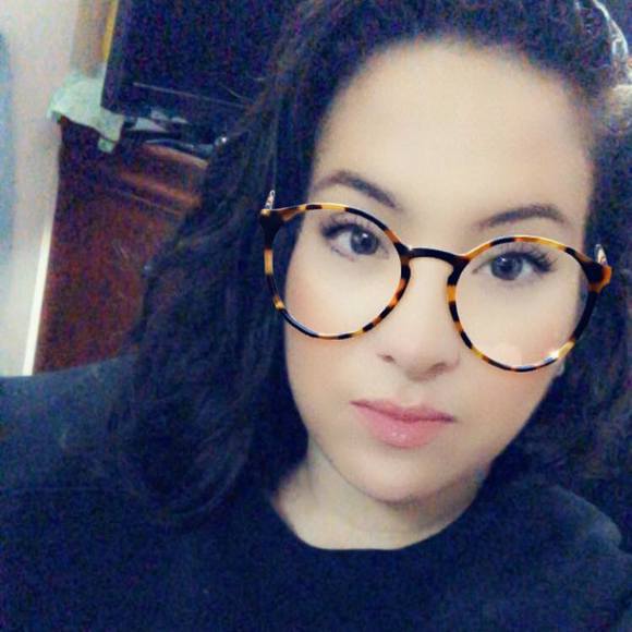 Meet your Posher, Shana - Picture 1 of 1